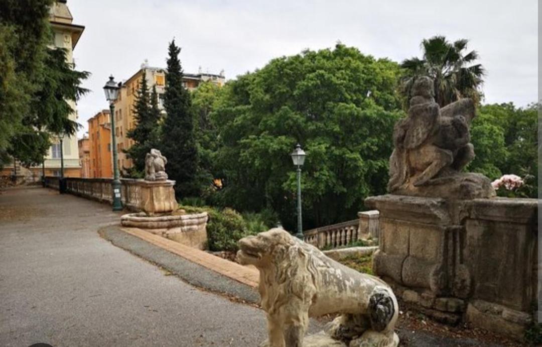 Ampio Appartamento Con 2 Posti Auto E Cortile Genua Buitenkant foto