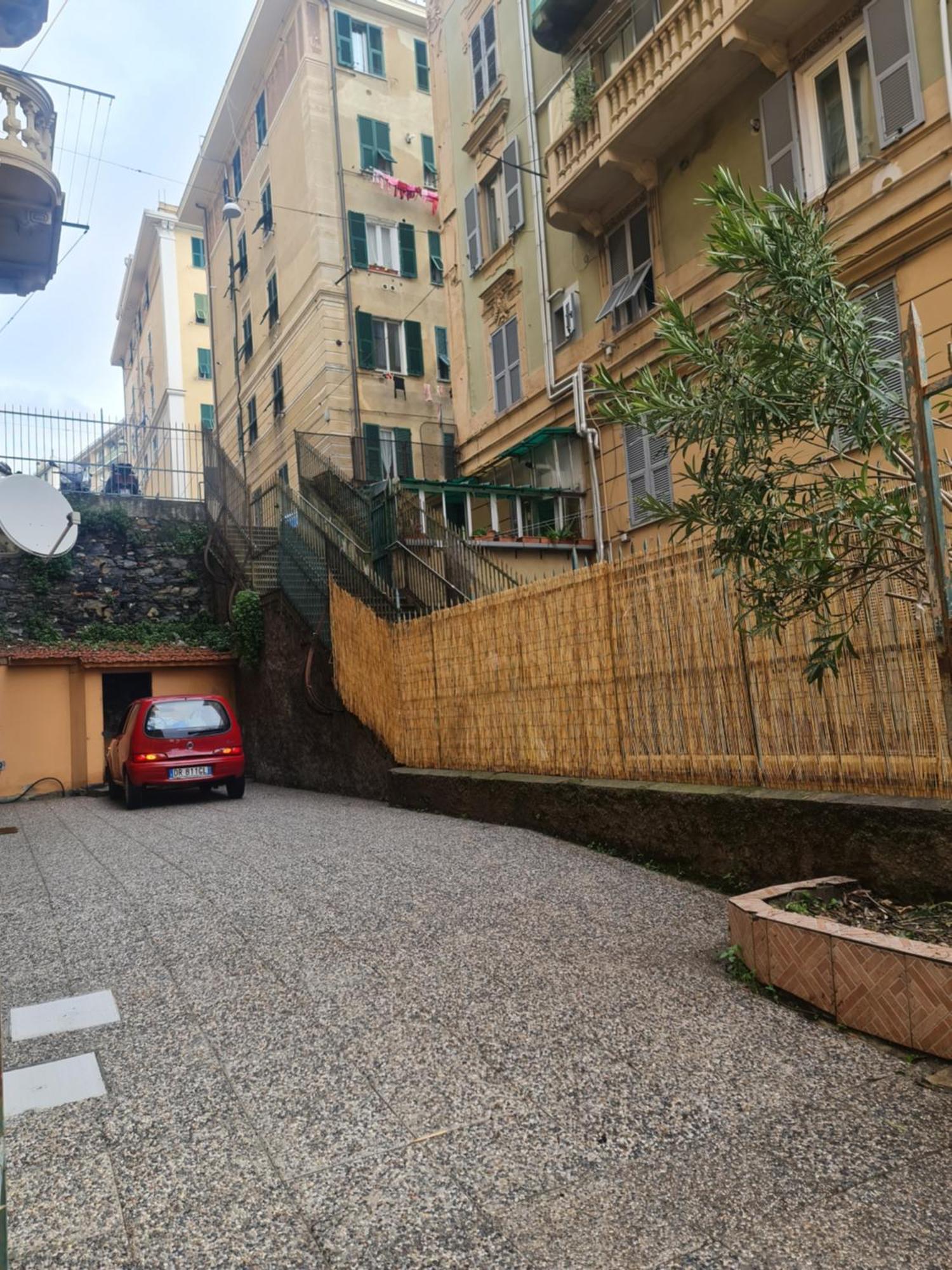 Ampio Appartamento Con 2 Posti Auto E Cortile Genua Buitenkant foto